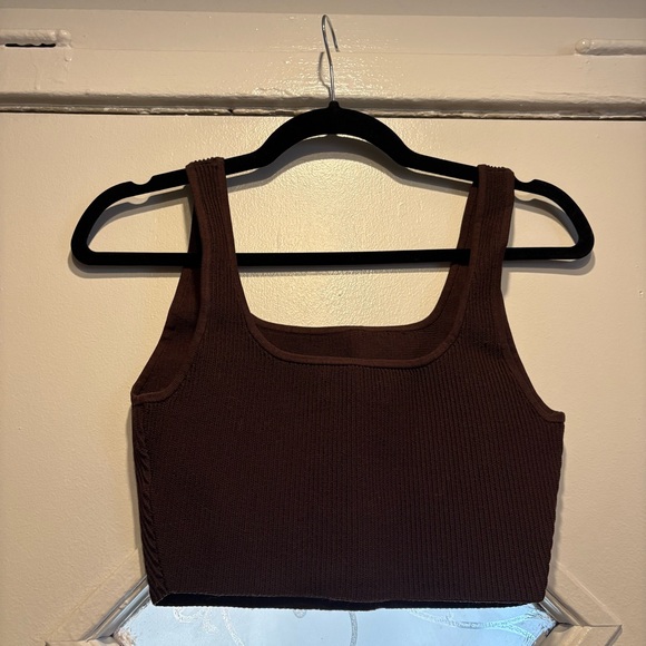 Aritzia Babaton Sculpt Knit Squareneck Cropped Tank - Picture 4 of 6